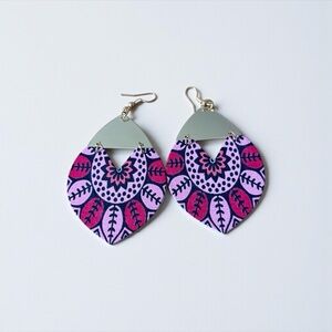 Fashion Jewelry Chic Floral Patterned Earrings in Pink and Gold